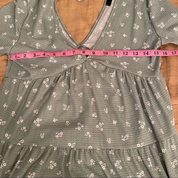 NWT 21 Saints green floral medium v neck open tied back midi summer dress - Picture 9 of 10